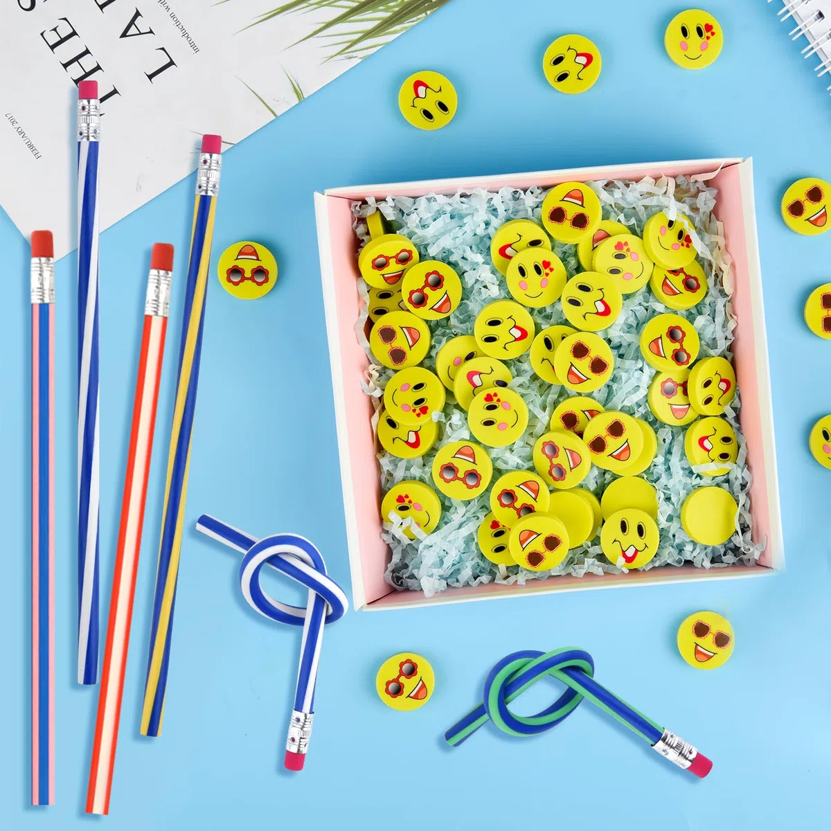72 Pezzi Set di per riempire sacchetti regalo per feste, matite morbide e flessibili e gomme da cancellare, articoli di cancelleria divertenti per la scuola e per le feste.