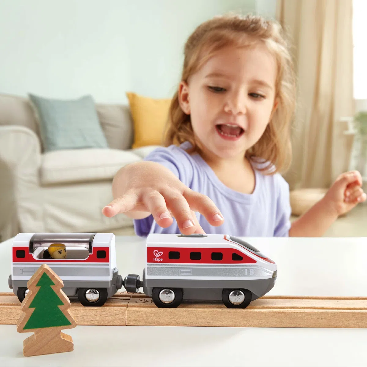 Hape Treno Intercity a batteria - Moderno trenino passeggeri bianco e rosso con tetto apribile per bambini dai 3 anni in su