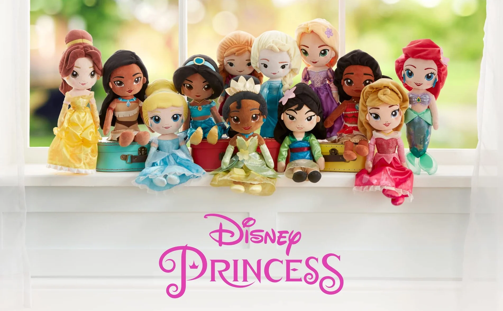 Disney Store bambola ufficiale di peluche per bambini Cenerentola, 37 cm, personaggio classico in peluche in abito iconico, dettagli ricamati e finitura morbida al tatto