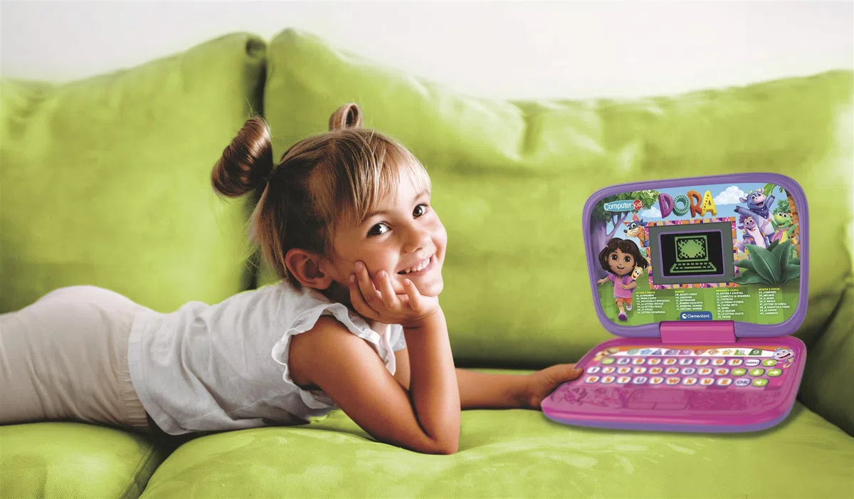 Clementoni - Computer Kid Dora Laptop Educativo Bambini 4+ Anni, 30 attività Educative per Imparare Lettere, Numeri, Parole, Logica e Musica, Lingua Italiana, 16521