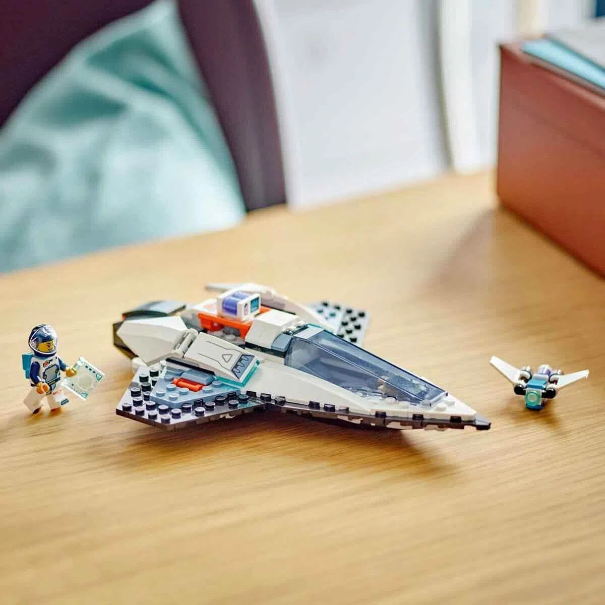 LEGO City Astronave Interstellare Giocattolo, Giochi Spaziali per Bambini e Bambine da 6 Anni in su con Navicella da Costruire, Minifigure dell'Astronauta e Drone Robot 60430