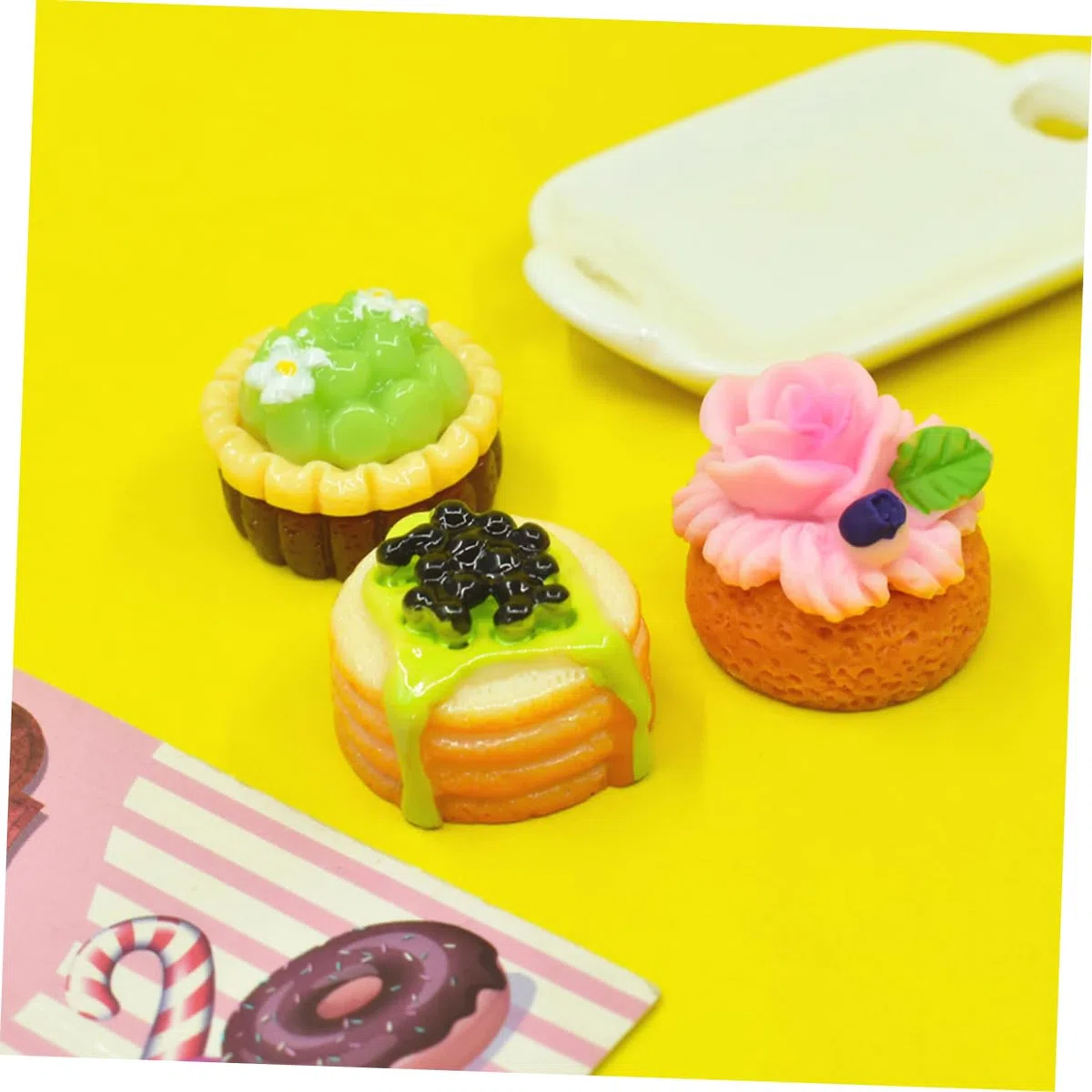 Yardwe 20 Miniature Dolci in Resina Decorazioni per Torte Finti Frutti Ornamenti Realistici Facili da Usare per Collezioni e Scene in Miniatura