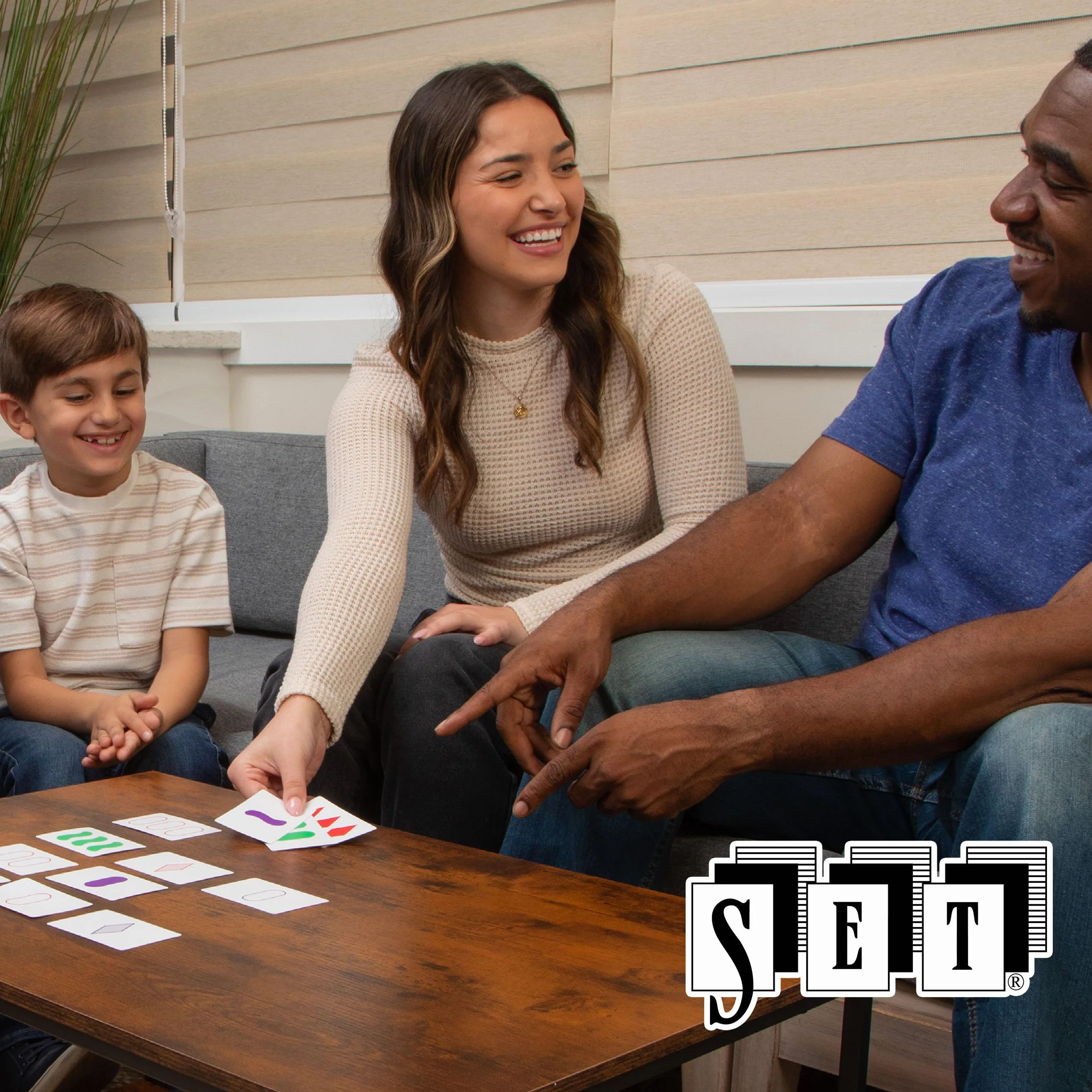 Goliath - SET - Gioco di Carte di Percezione Visiva e Riflessione - Gioco da Tavolo per Famiglie e Bambini dai 6 Anni - Formato da Viaggio - Regole Semplici - Idea Regalo per Bambini e Adulti