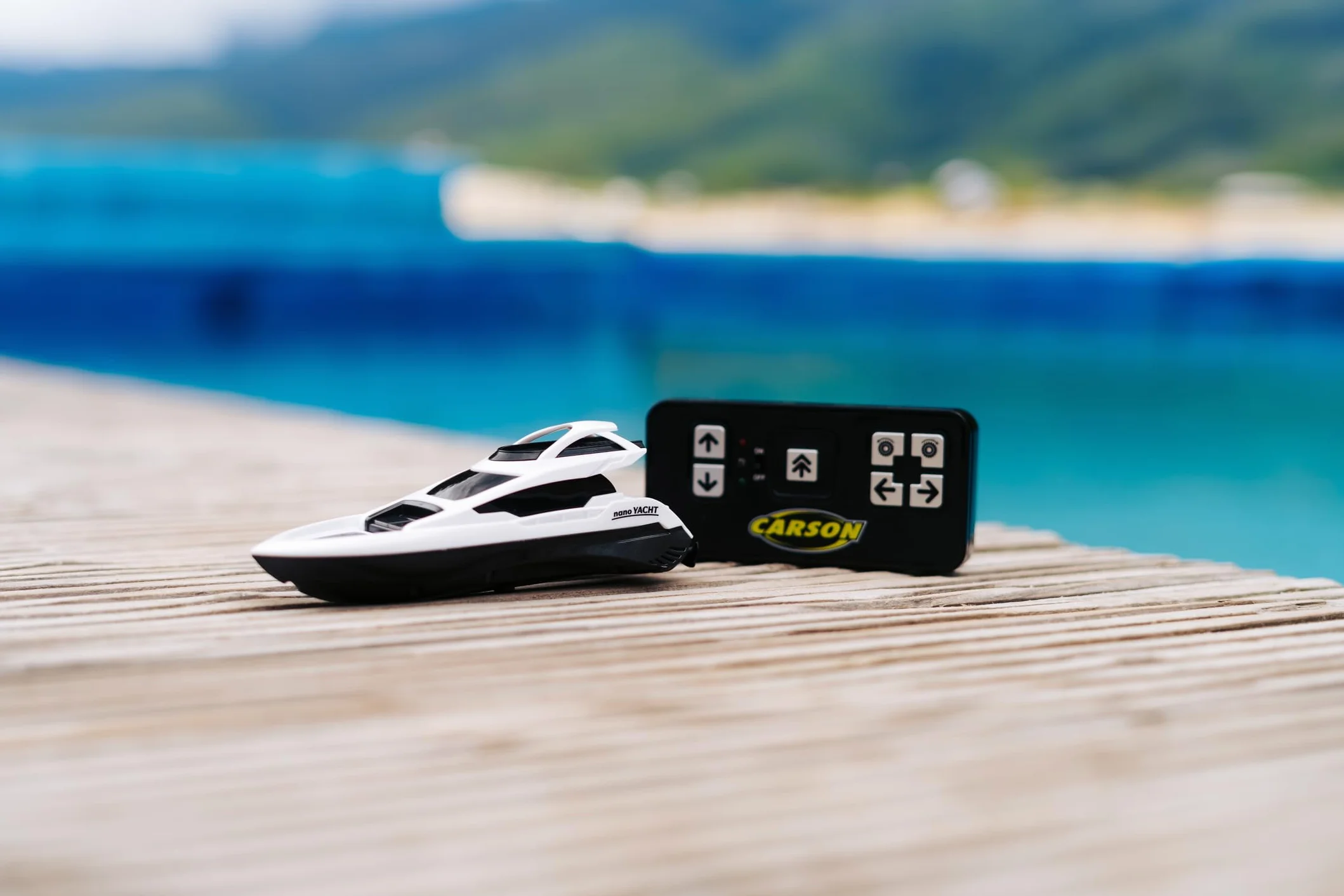 Carson 500108057 Nano Racer Yacht 2.4 GHz - Barca telecomandata, barca RC, barca telecomandata per bambini e adulti, telecomando incluso