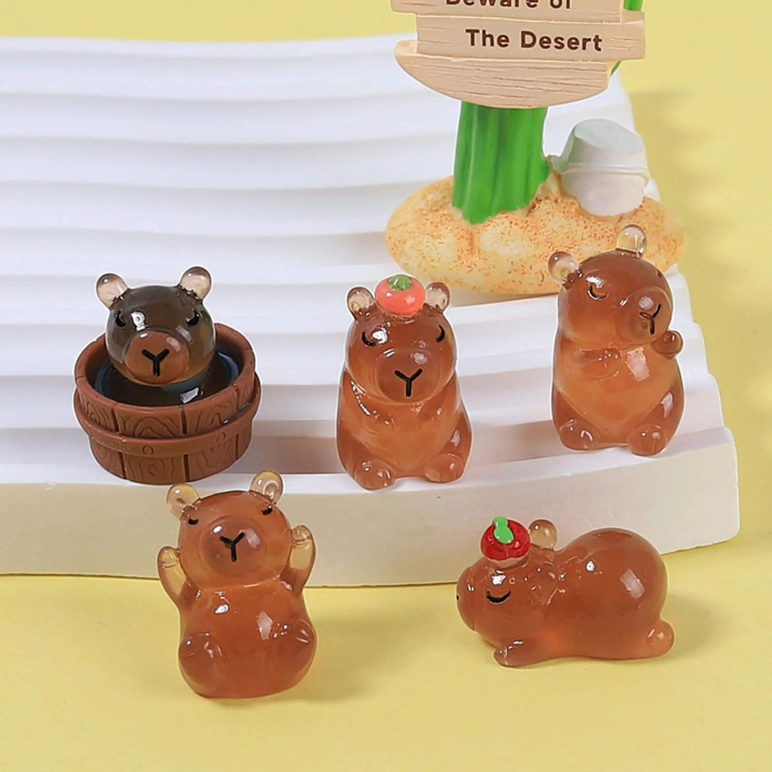 GlamRays Confezione da 30 mini statuette Capybara in resina luminosa Capybara, mini giocattolo, idea regalo per scrivania, da tavolo, decorazione artigianale per esterni