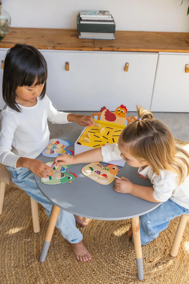 Goula Hidden Chicks – Gioco di Memoria e Lotto per Bambini dai 2 Anni in su – Stimola la Concentrazione, la Percezione Visiva e la Memoria – Incantevole Tema di Gallinelle – Per Bambine e Bambini