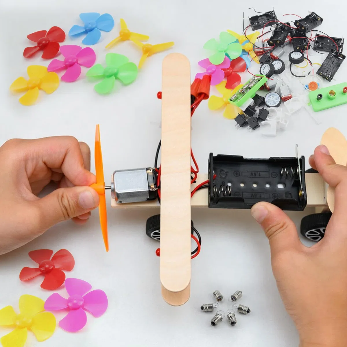 103 Pezzi Kit Circuito Elettrico Scuola Media Bambini Mini Motori Circuiti Circuito Elettrico per Esperimenti Di Fisica Esperimenti Elettrici Progetti Scientifici Fai-Da-Te
