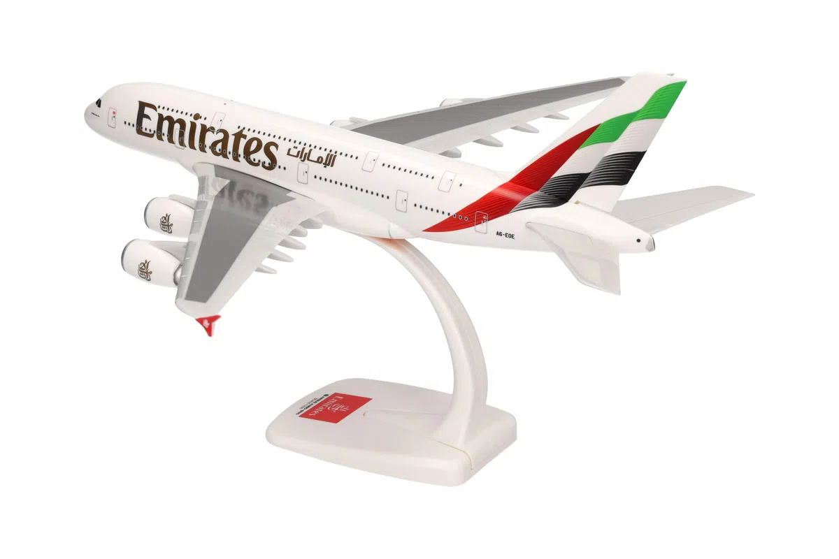 herpa modello di aereo Emirates Airbus A380 - new 2023 Colors - A6-EOE in scala 1:200 - Snap-Fit, pezzo da collezione, miniatura deco, statuetta con supporto in plastica