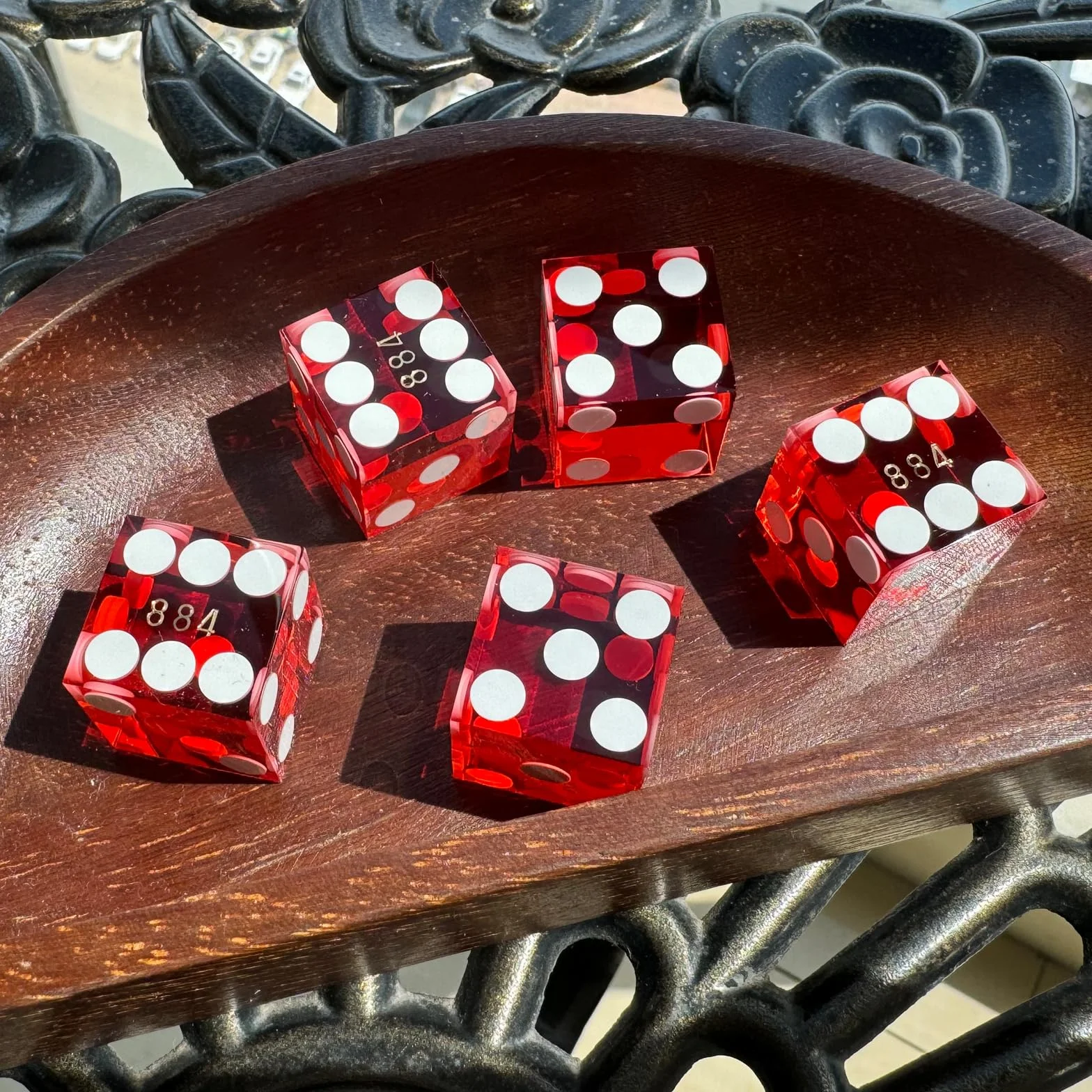 Set di dadi da casinò da 19 mm rossi con pulsante on/off 7,6 cm