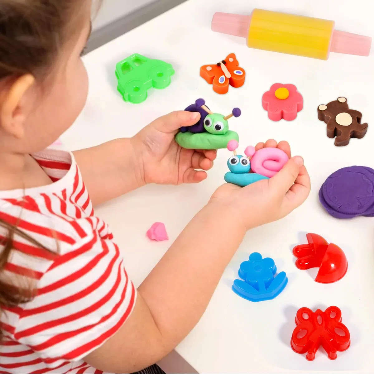 Plastilina per Bambini, 16 Vasetti di Pasta Modellabile, Set di Plastilina Creativa con 18 Strumenti, Giochi per Bambini e Bambine da 3 Anni