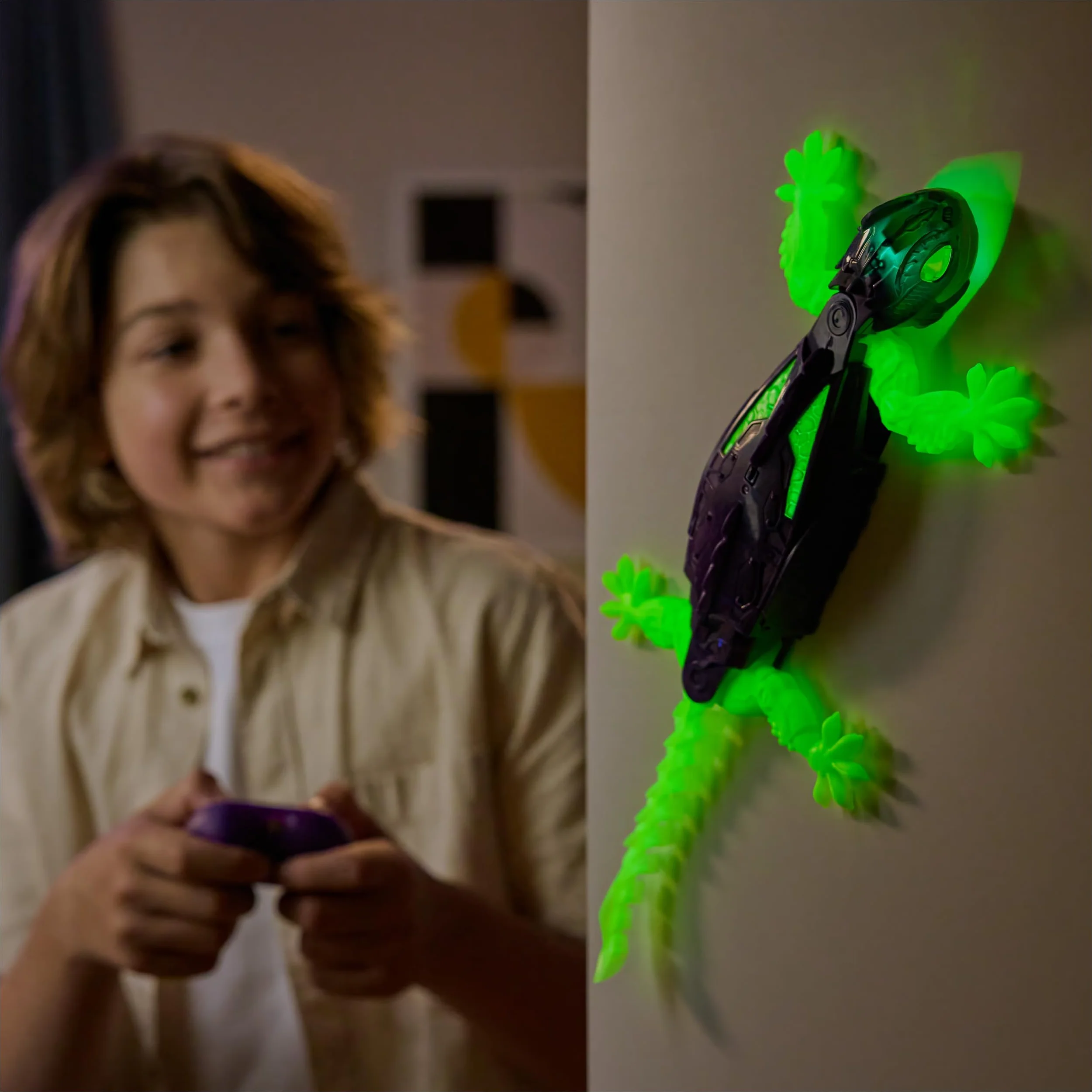HEX BOTS Glow-in-The-Dark Gecko, Robot Radiocomandato Ricaricabile, Giocattolo Che Si Arrampica sulle Pareti, Fluorescente al Buio, 4+ Anni, Multicolore, 6075451