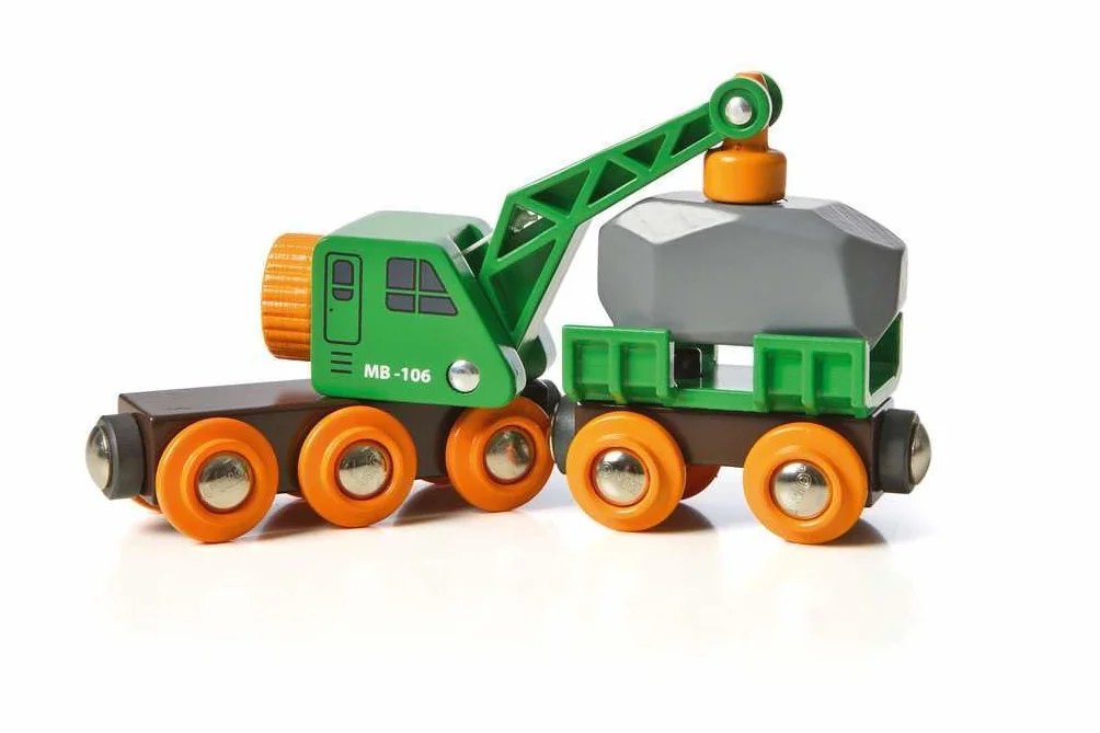 BRIO World - Autocarro con gru verde con rimorchio e carico