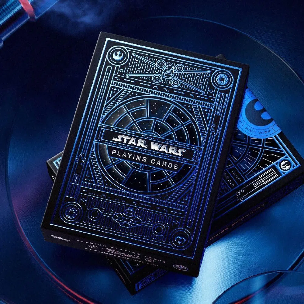 SYNCSPIKE Carte da Gioco di Star Wars e Carte protettive Trasparenti, Mazzo di Carte da Gioco Premium – goffrate e Stampate in Alluminio