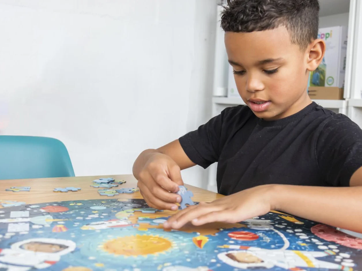 Boppi Mondo Puzzle Con Animali - 150 Pezzi Per Bambini da 5 a 8 Anni - Giochi Da Tavolo Con Porta Puzzle Rotondo - Diametro 58cm Ecofriendly