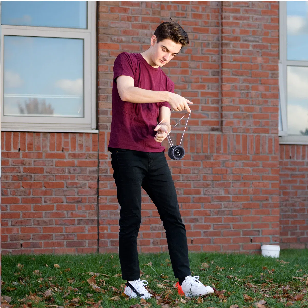 Yomega Xodus II YoYo, con tecnologia di cuscinetti a rulli, cerchi in gomma e design a forma di ala, gioco professionale reattivo YoYos livello intermedio (nero)