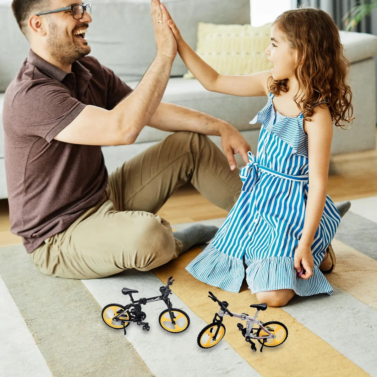 Modello di bicicletta a 2 pezzi, mini bicicletta, modello di simulazione creativa, ornamenti decorativi da tavolo, giocattolo modello di bicicletta per bambini