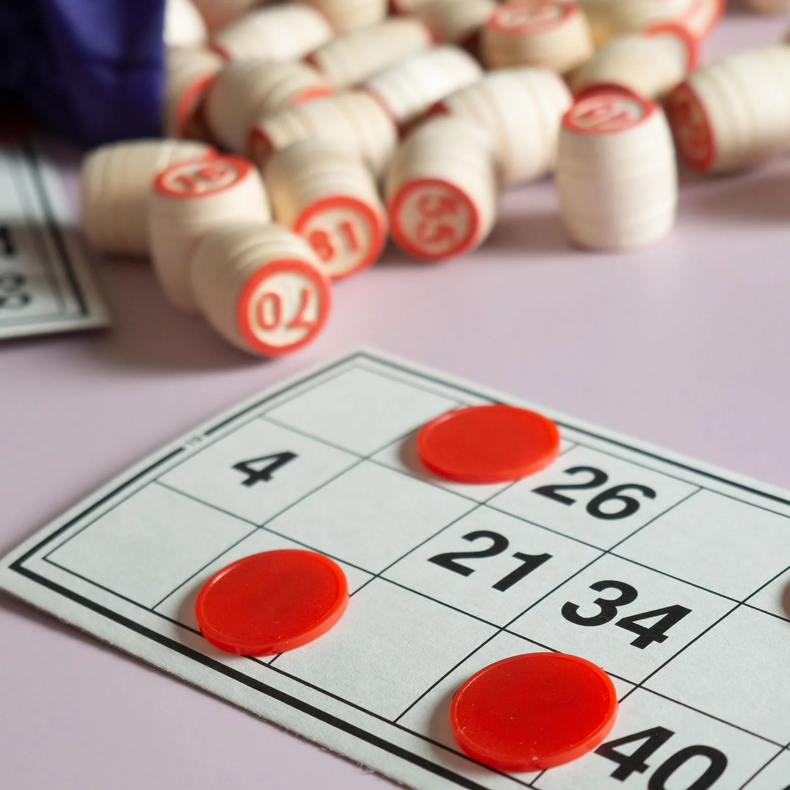 QUARKZMAN 100Pezzi 0.8 Pollici Chip Di Plastica Per Poker, Mini Chip Per Bingo Contatori Per Apprendimento Dischi Per Conteggio Segnapunti Gettoni Opachi Per Giochi, Rosa