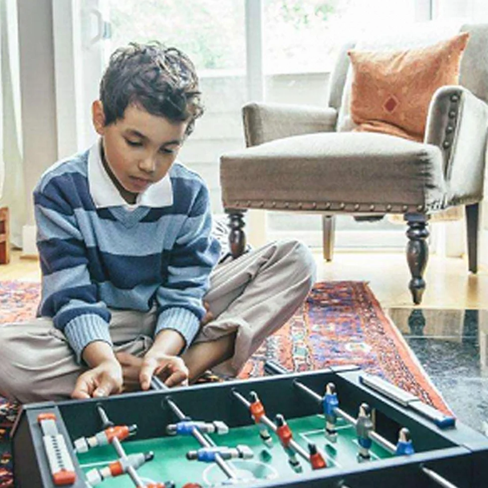 GOLDGE Calcetto da Tavolo, Calcetto Multigioco, Biliardino Calcio Balilla per Bambini e Adulti con 4 Palloni da Calcio, 34.5 * 23 * 8 cm, Legno, Multicolore