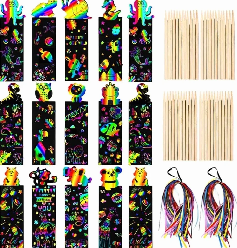 LATERN 96 Pezzi Segnalibri Scratch Art, 12 Stile Segnalibri Magic Scratch Rainbow Carta da Graffio per Animali per Bambini Scuola Classroom Tag Party Filler - con 96Pz Legno Stilo, 96Pz Raso Nastri
