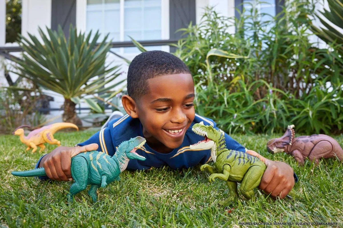 Mattel Jurassic World: Teoria del Caos Netflix - Wild Roar Ceratosaurus, dinosauro giocattolo, regalo per bambini, HTK74