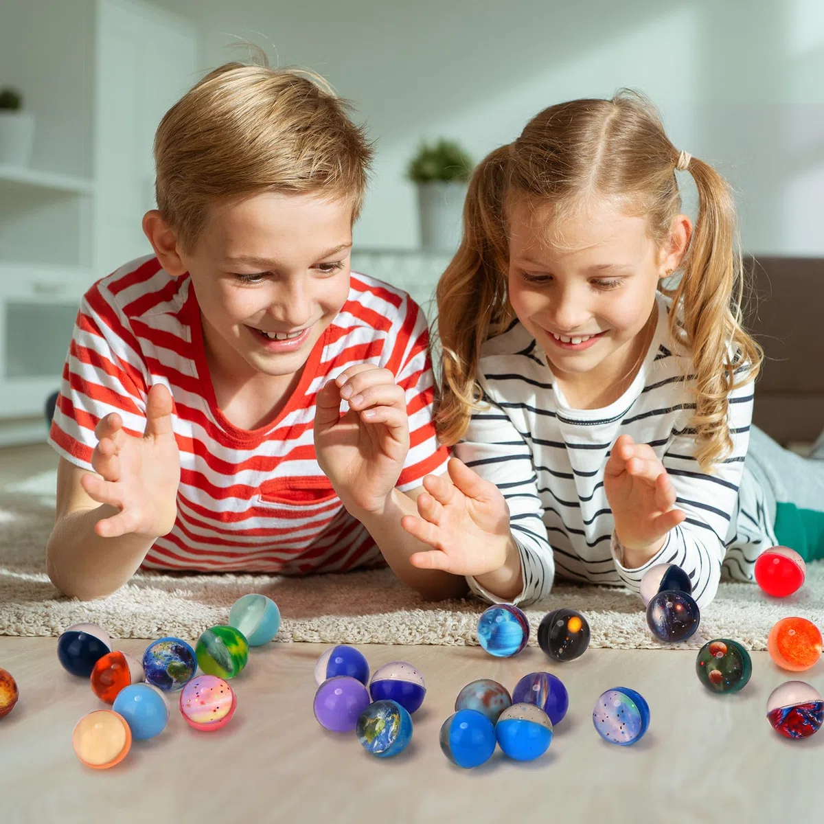Pllieay 30PCS Galaxy Bouncy Balls, 32mmSpace Bouncy Balls Bulk, Space Party Favors Rubber Balls per bambini, Space Toys per bambini, riempimento della borsa regalo di Natale (30 stili)
