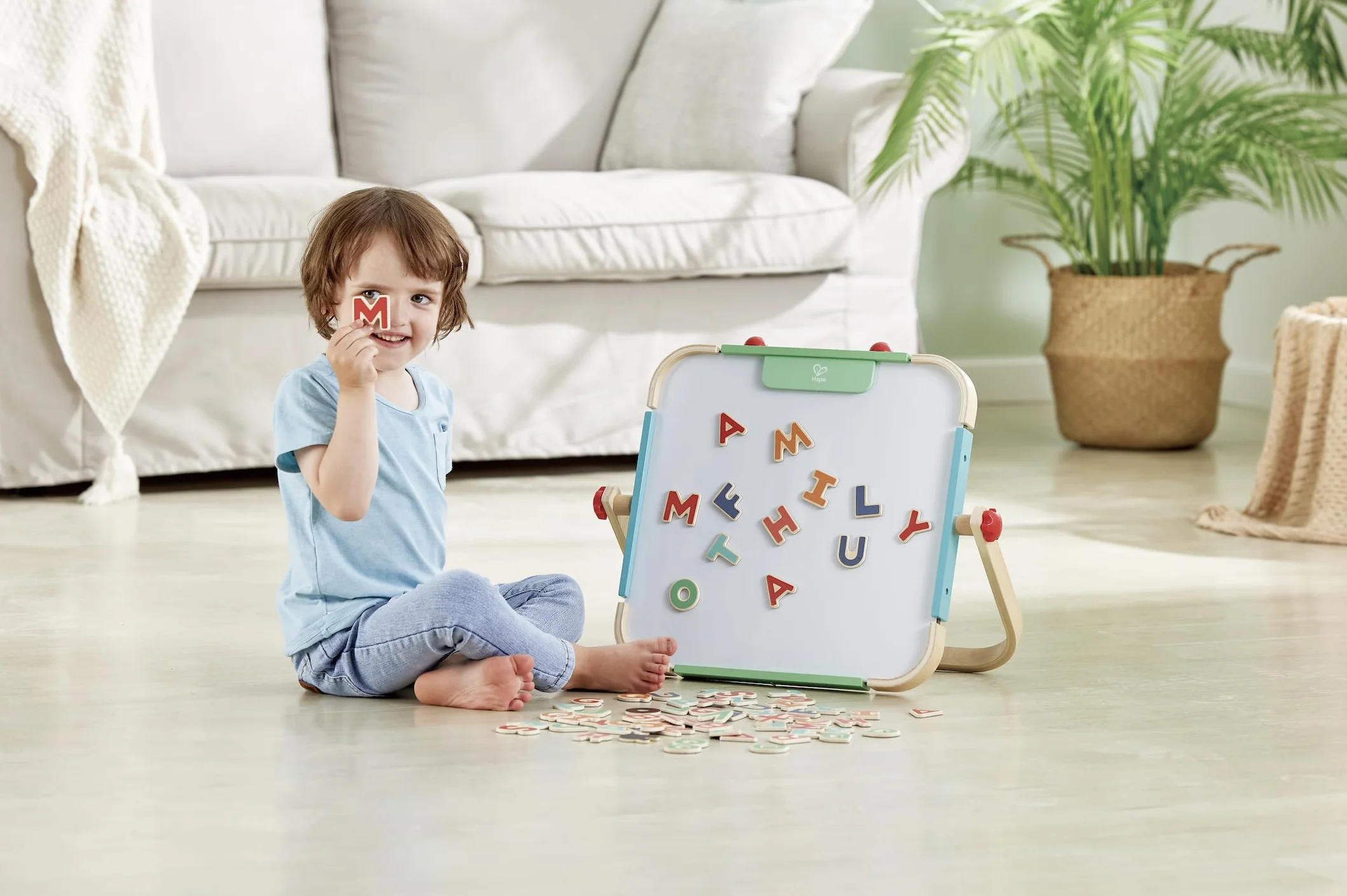 Hape Lettere magnetiche - magneti in Legno, per Bambini dai 3 Anni in su