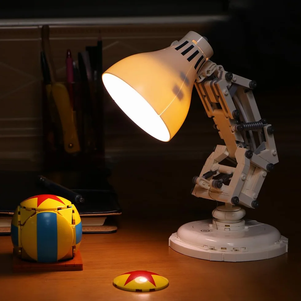 Kit di luci a blocchi di costruzione compatibile con Lego 21357 Pixar Luxo Jr- Interruttore touch di controllo 3 colori e LED dimmerabili Cavo USB da 43 pollici, facile da installare, set di