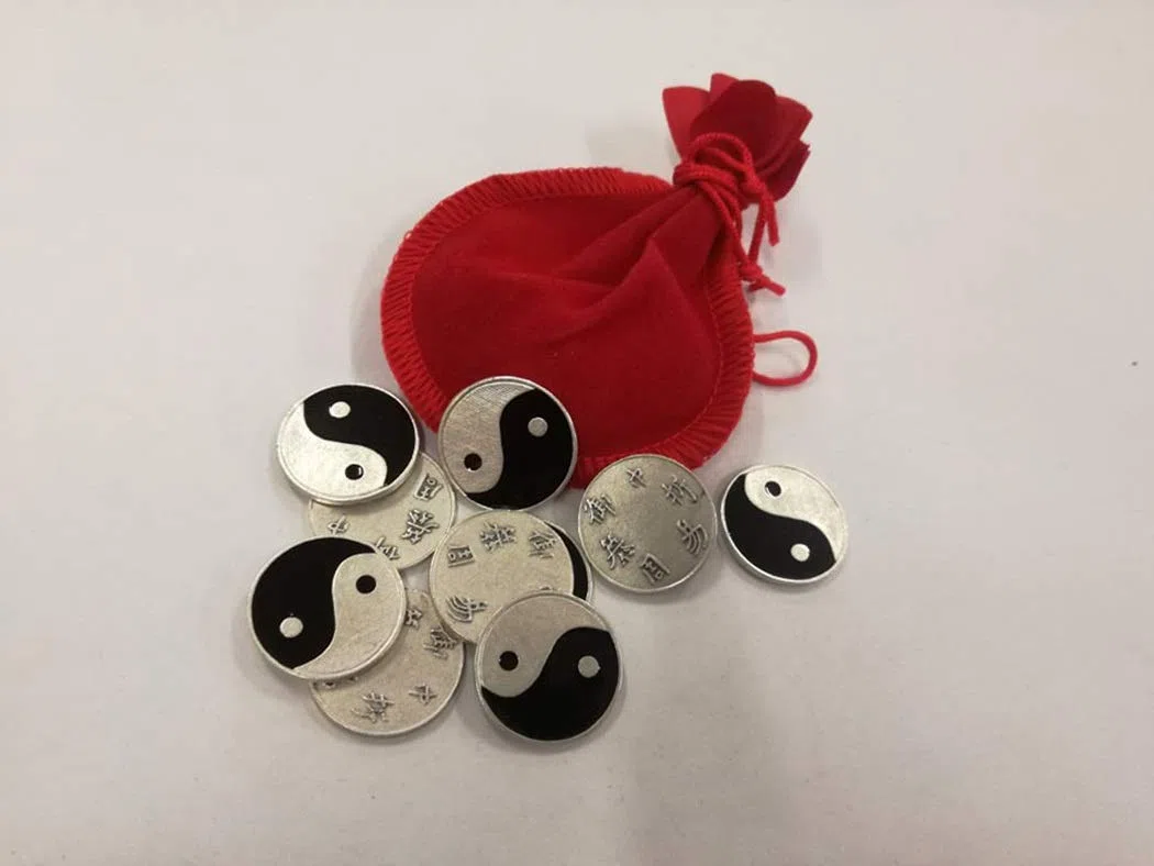 lazzaro italy Monete TAO Yin Yang placcate Argento - Oracolo I Ching e Portafortuna - Diametro Moneta Cm 2,1 - N. 10 Pezzi