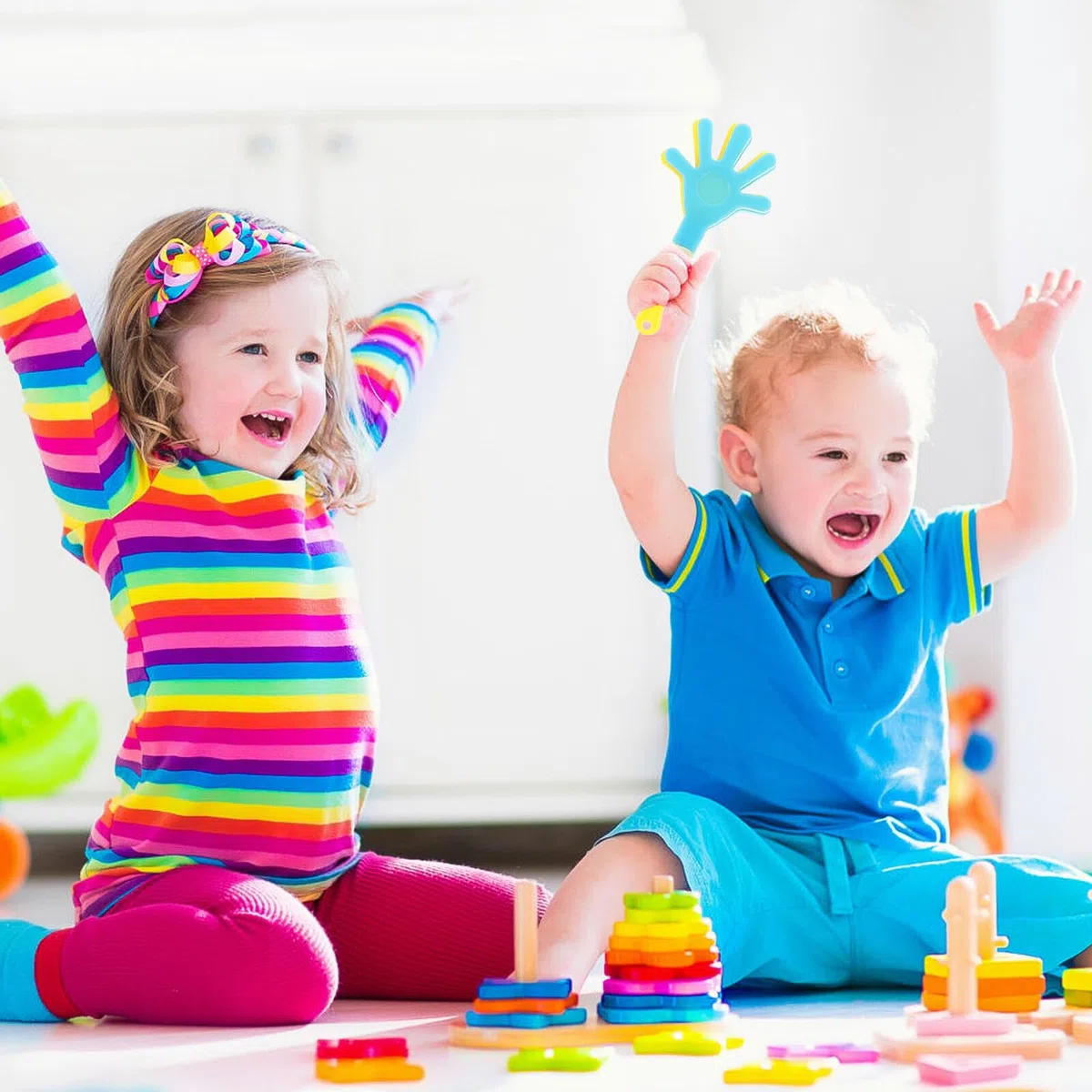 Mikinona 50 Pezzi Piccoli Batacchi da Mano in Plastica per Festa Funzione Rumorosa e Tifo, Leggeri e Divertenti per Celebrazioni e Festival