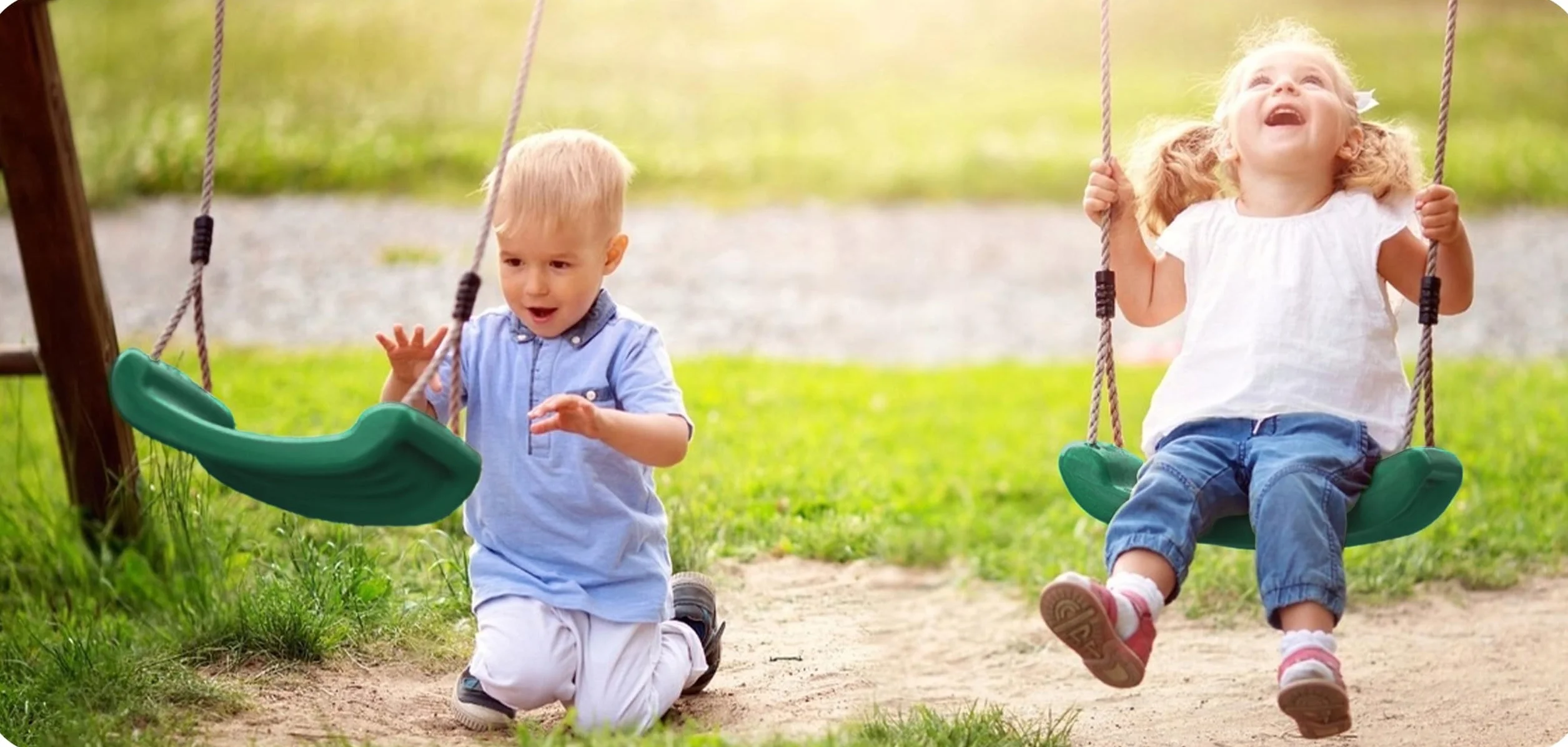 KRUMAD Altalena per bambini, per interni ed esterni, ergonomica, corde regolabili in altezza da 115 a 190 cm, portata fino a 35 kg, resistente alle intemperie, per bambini (verde scuro)