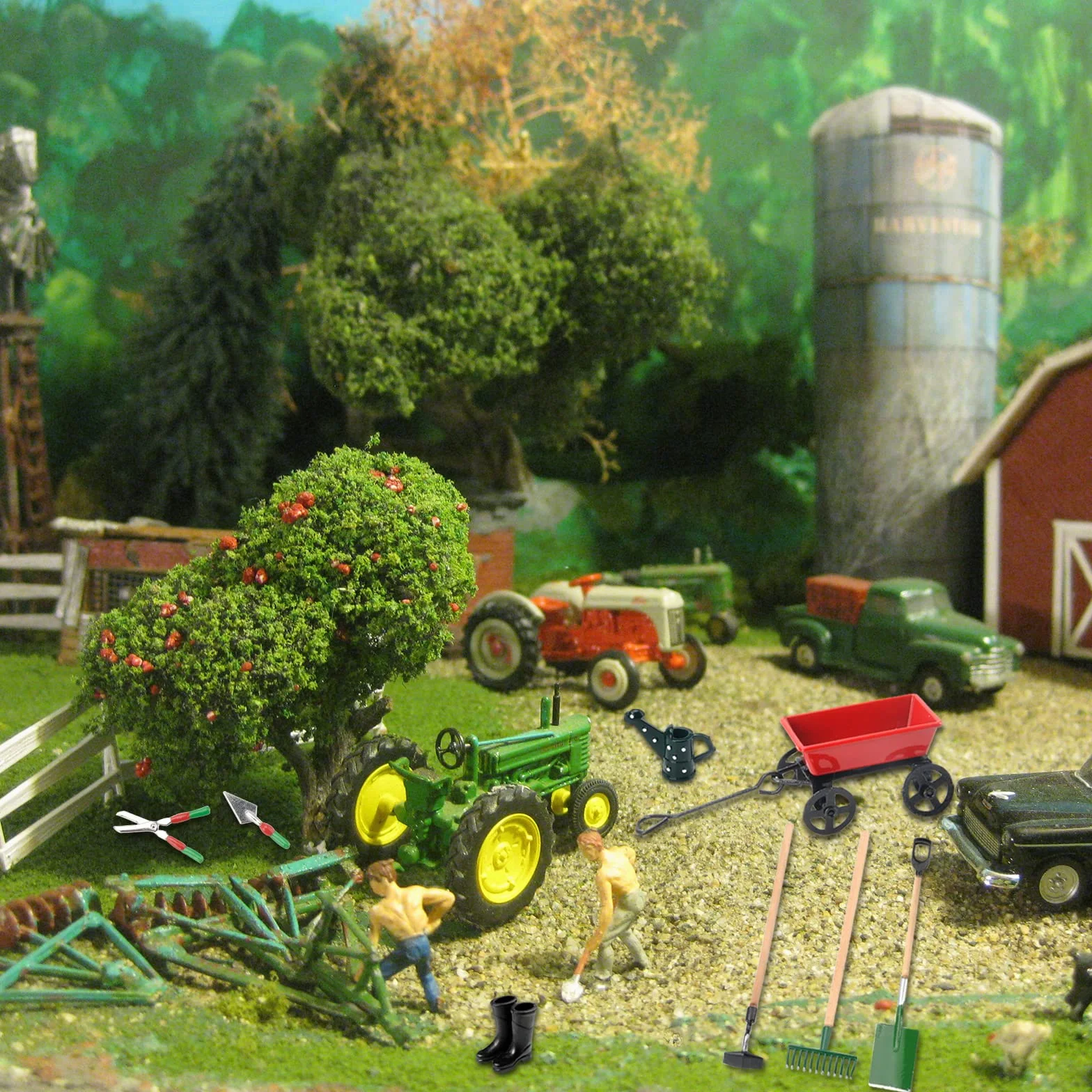 Set di 8 mini casa delle bambole in miniatura, attrezzi da giardino, stivali di gomma, annaffiatoio, vanga, pestello, rastrello, carrello, bollitore, forbici, brividi, mini ornamento da giardino