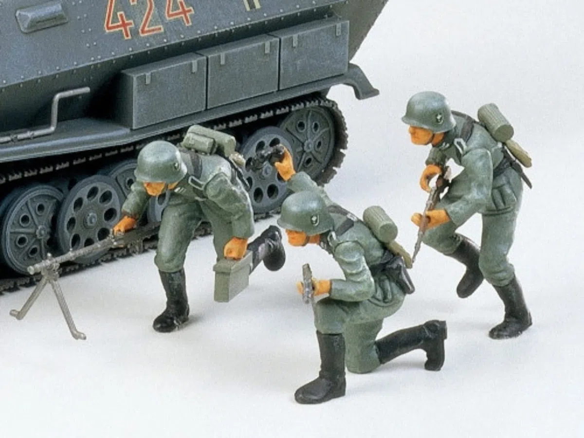 TAMIYA 300035020 - Carro armato della II guerra mondiale Sdkfz.251/1 Hanomag (5), scala: 1:35