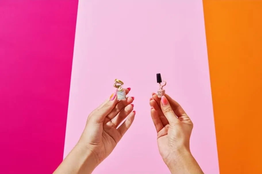 Mini Brands Ulta Beauty Series 1: 5 Miniature Beauty Products Replicas, Mystery Capsule, Unisex, all Ages