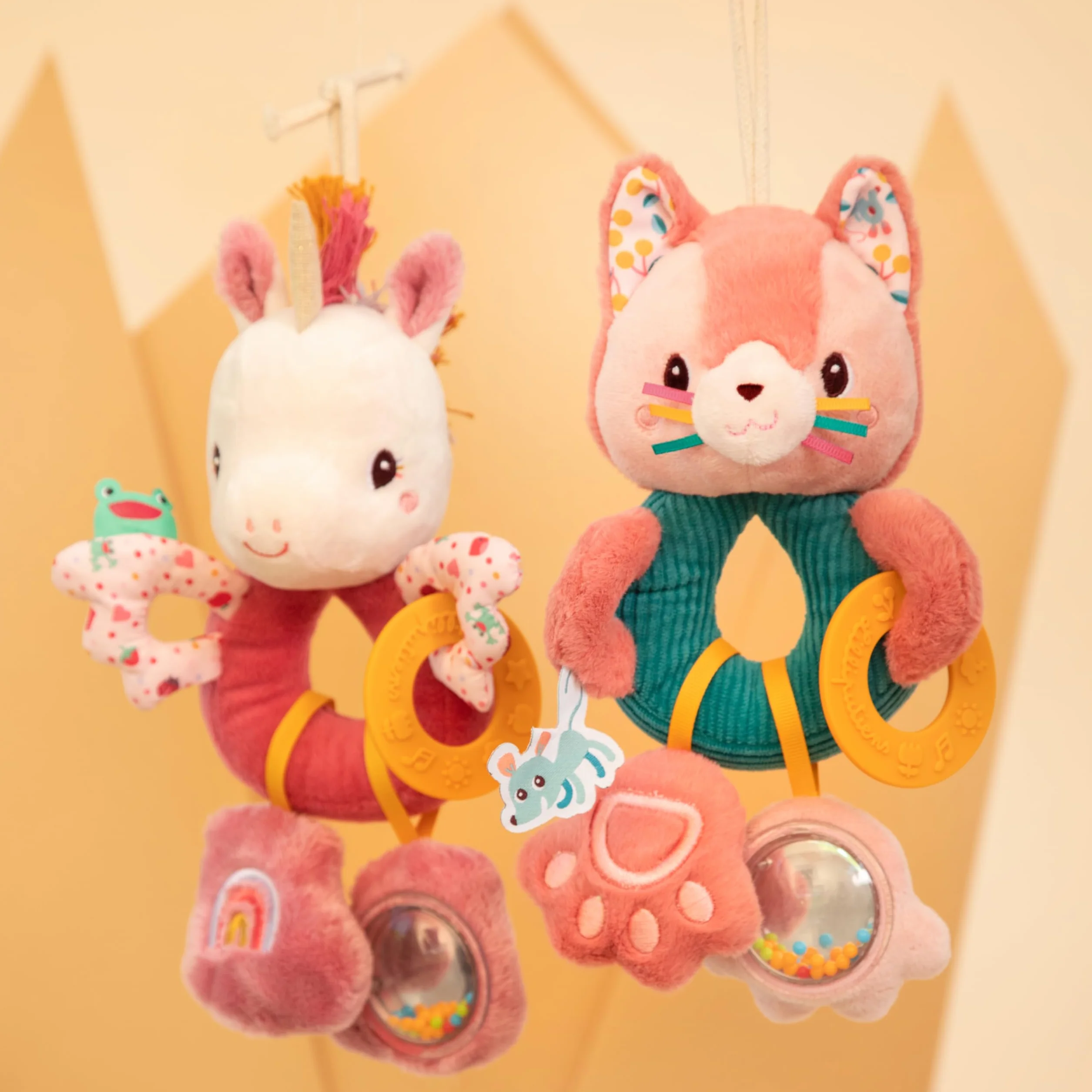 LILLIPUTIENS - Anelli multiattività Lena l'Unicorno - Giocattolo per l'apprendimento precoce del Bambino con Suoni, consistenze e Colori - Ideale per l'asilo, Il Box o l'auto - da 3 Mesi