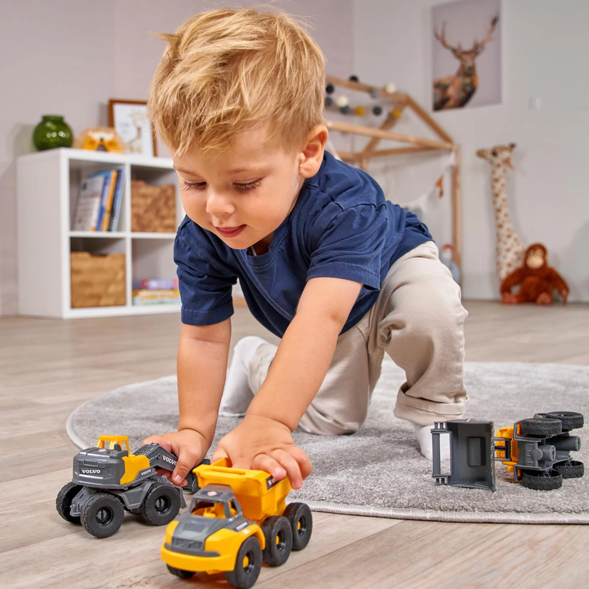 Dickie Toys - Veicoli da cantiere Volvo a partire dai 3 anni (3 pezzi) – Set da costruzione con 3 auto giocattolo (escavatore, pale gommate, camion ribaltabili) per bambini, 16 cm, auto con ruota