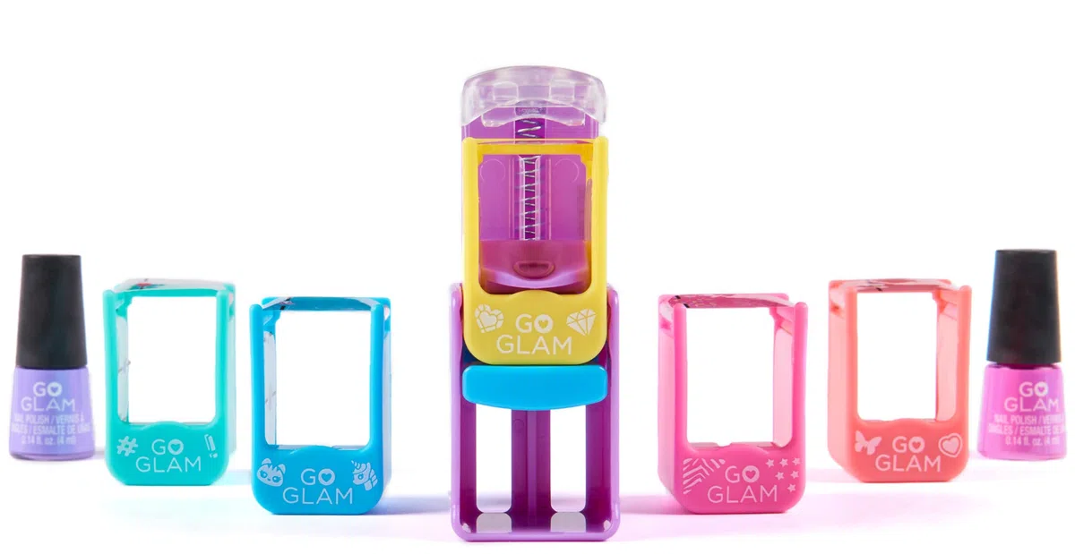 Cool Maker, Go Glam Pochette Decora Unghie, Kit Unghie Bambina, 5 cartucce con 120 Decorazioni, 3 smalti per Unghie da Bambina, Giocattolo per Bambine da 8 Anni