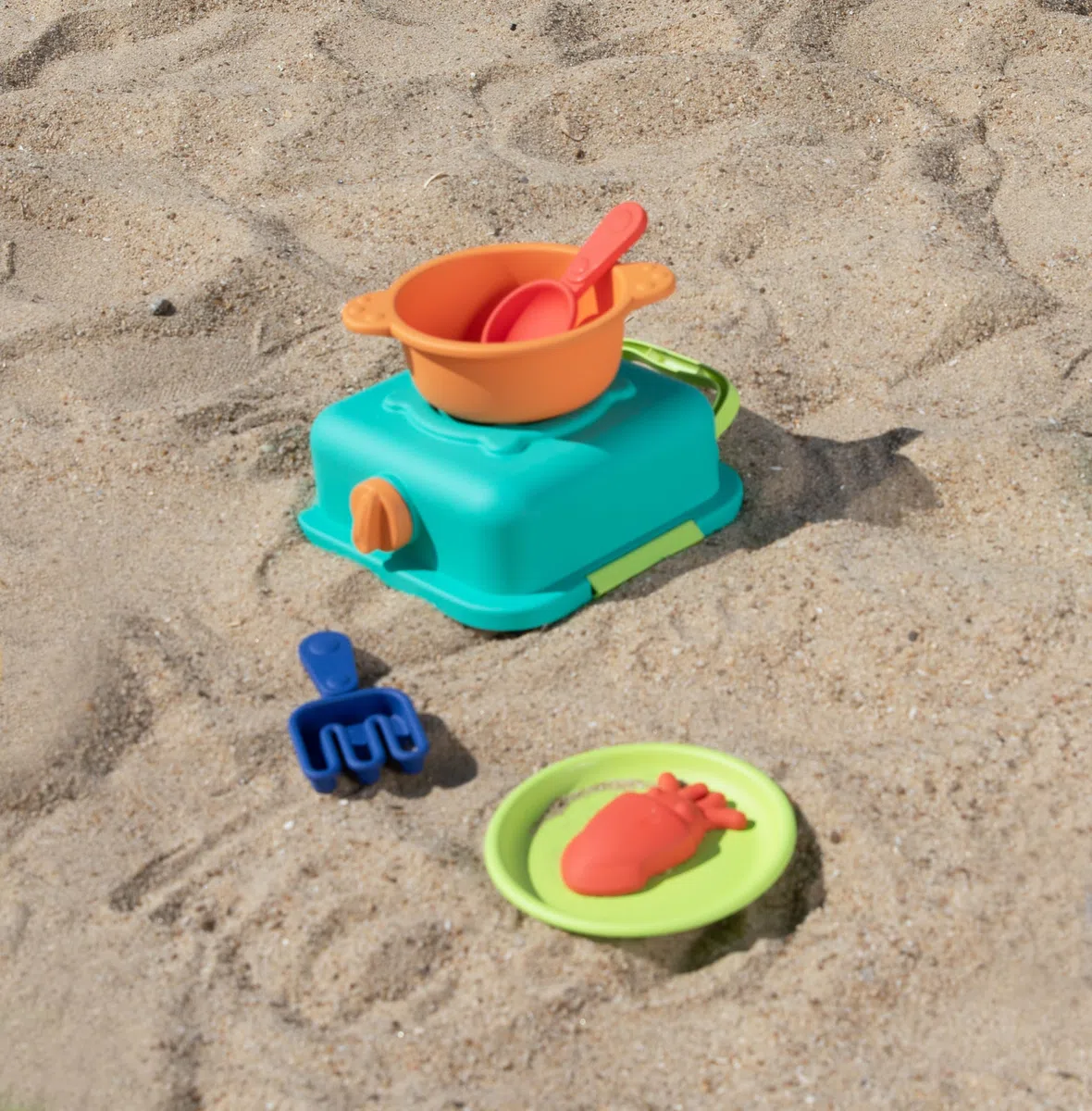Hape Set da Cucina per Bambini da Spiaggia, 11 Accessori per Giocare al Mare