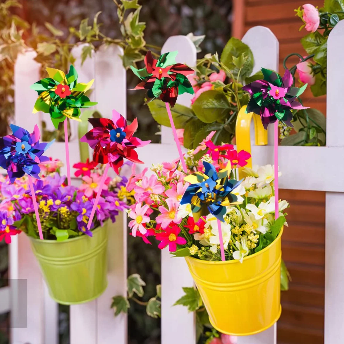 QINERSAW 100 Pezzi Girandole Colorate Girandole in Plastica Arcobaleno Girandole da Giardino Girandole Bambini per Prato da Giardino, Fai da te, per Feste di Bambini