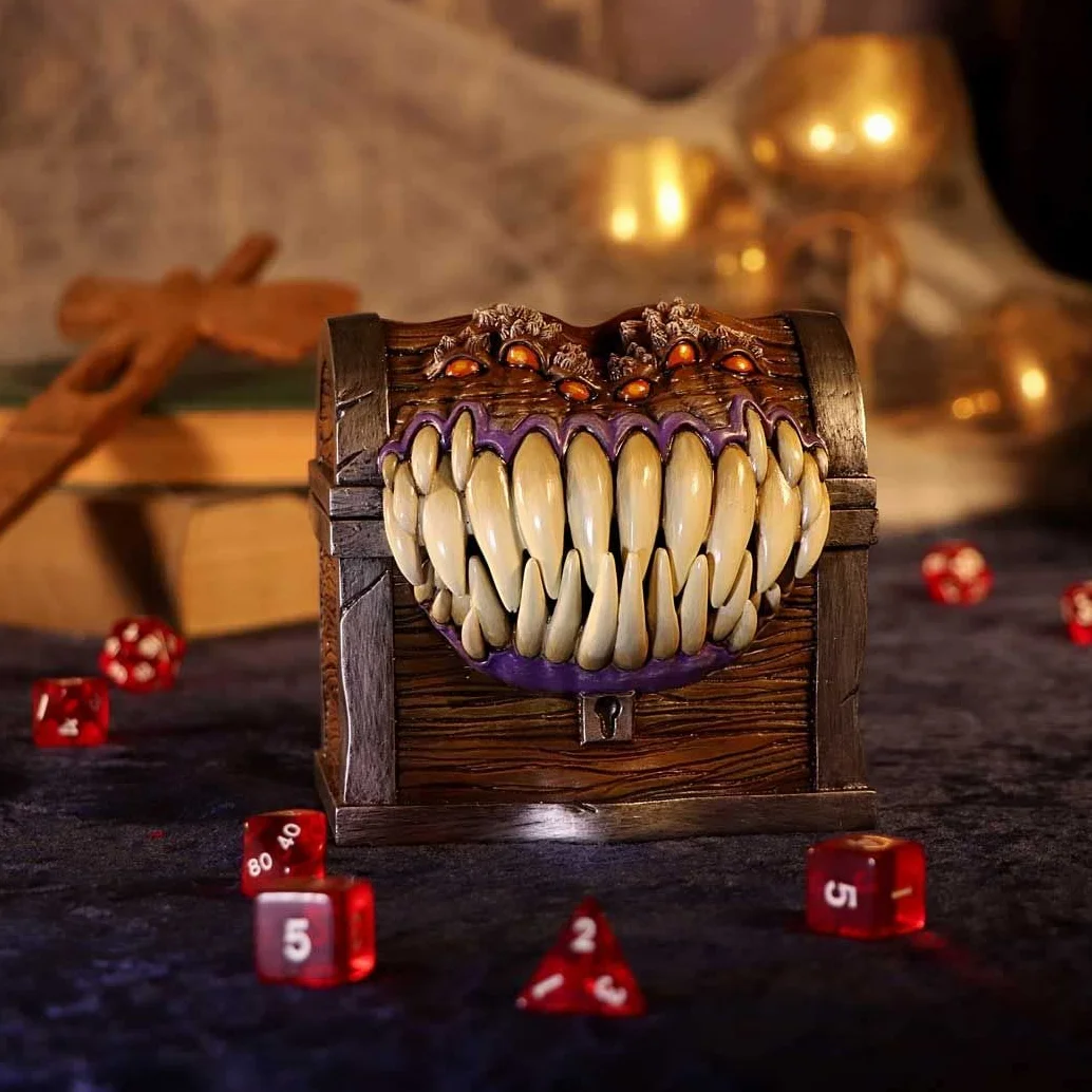 Nemesis Now Dungeons & Dragons - Scatola portaoggetti per Dadi Imitazione dei Dadi, 11,3 cm, Resina, Marrone, Prodotto con Licenza Ufficiale, Scatola per Dadi con Personaggi imitativi, in Resina di
