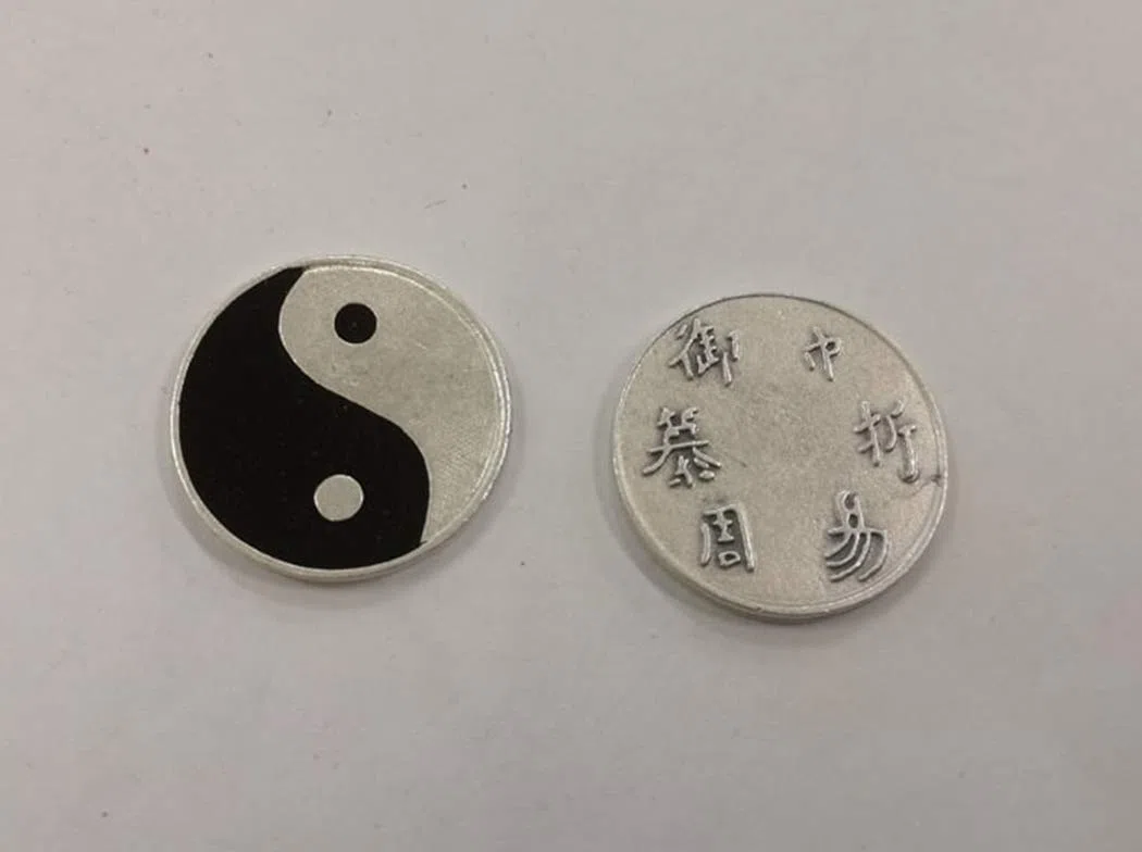 lazzaro italy Monete TAO Yin Yang placcate Argento - Oracolo I Ching e Portafortuna - Diametro Moneta Cm 2,1 - N. 10 Pezzi