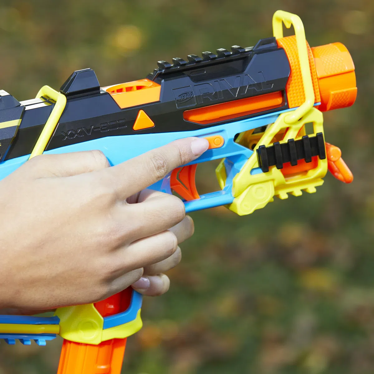 Nerf Rival Mirage XXIV-800, Blaster con 10 pallottole Nerf Rival, 2 modalità di caricamento, caricatore rimovibile da 8 pallottole, adescamento a pompa, adatto come regalo per ragazzi