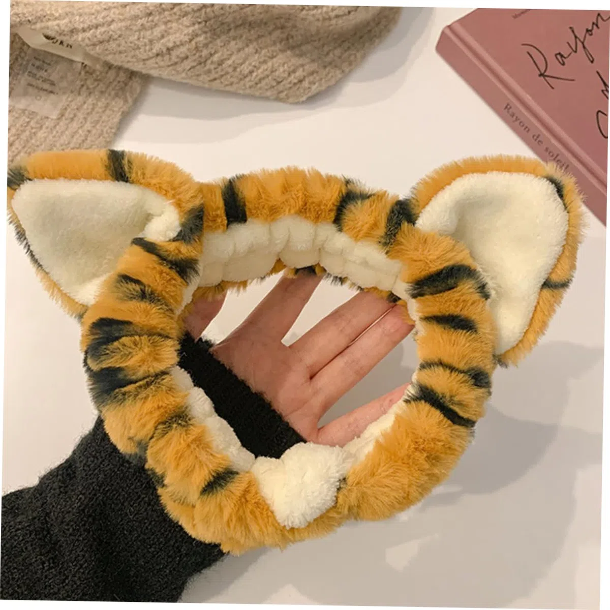 Healeved Fascia per Chioma da Donna in Peluche Orecchie di Tigre 2 Pezzi, Elastica e Larga, per Lavarsi Viso e Feste Cosplay
