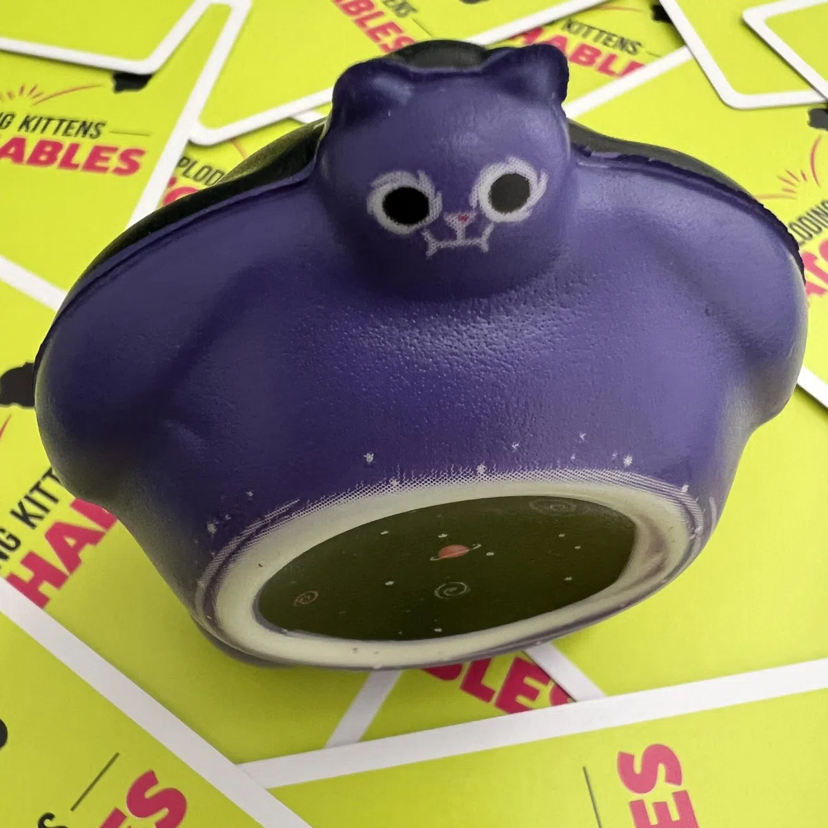Asmodee - Catchables, Un gioco di carte dai creatori di Exploding Kittens, 8+ Anni, 2+ Giocatori, Edizione in Italiano
