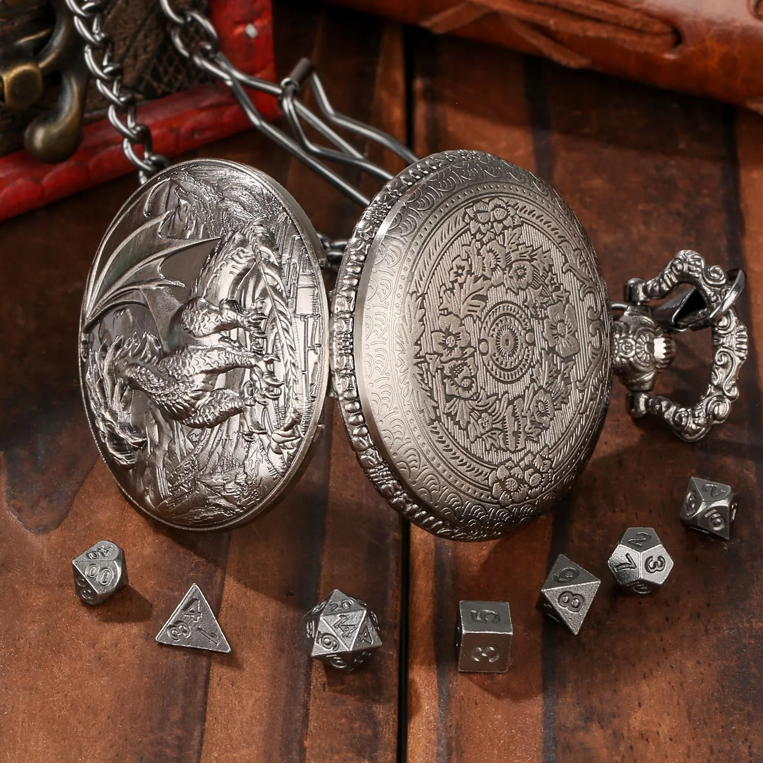 Mini set di dadi DND, con contenitore a forma di orologio da tasca a tema steampunk con drago in piedi, 7 dadi poliedrici in metallo D&D, regali DND con logo del drago, sacchetto regalo, accessori per