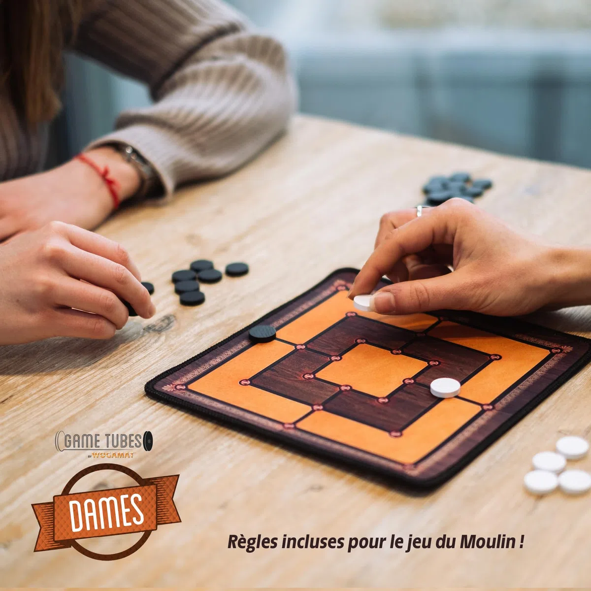 WOGAMAT - Game Tubes Ladies - Kit completo per gioco di signore - Doppio lato in neoprene, scacchiera da donna sul lato anteriore, mulino sul retro + 40 pedine in legno + libretto regole