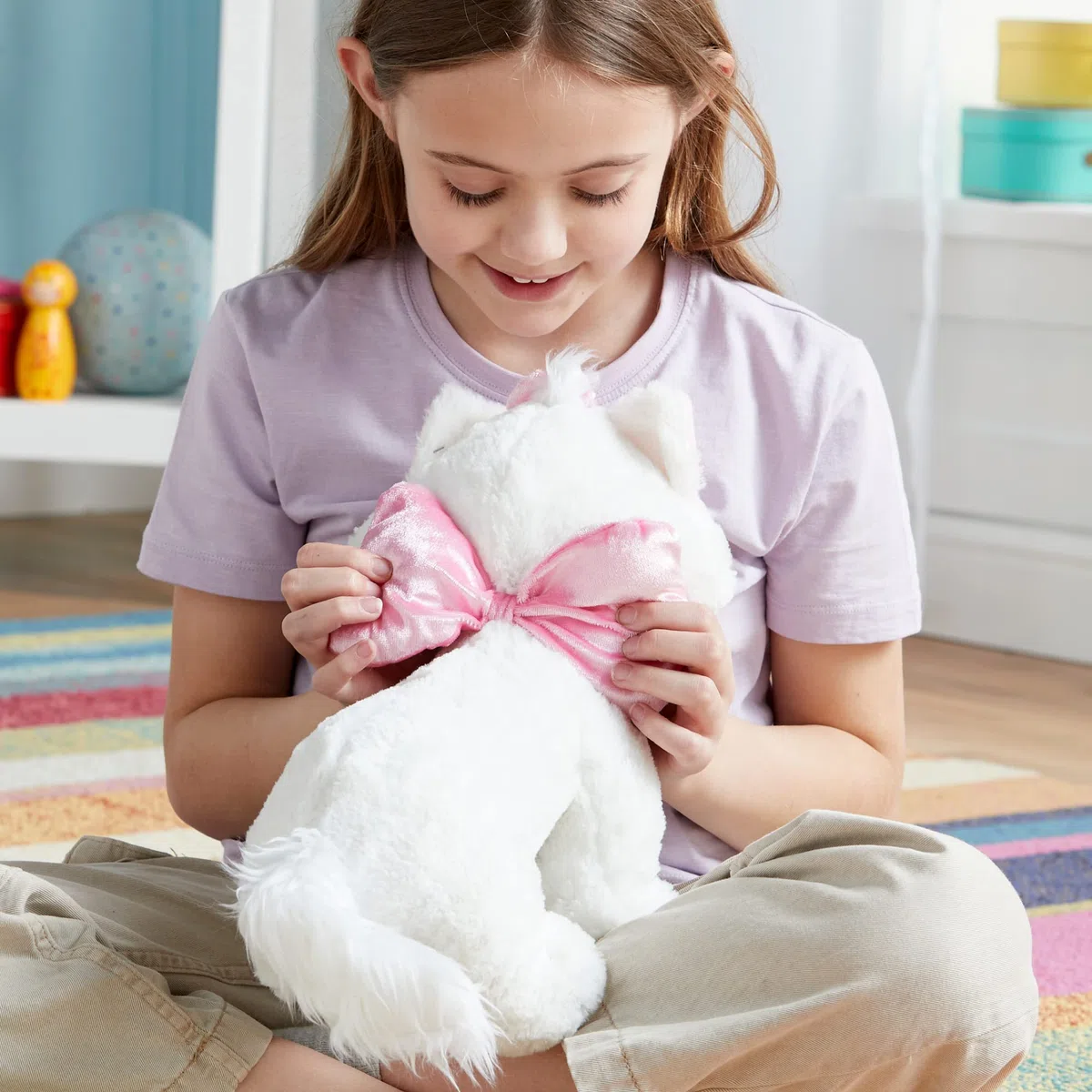 Disney Store bambola ufficiale di peluche media Minou, Gli Aristogatti 32 cm, personaggio classico micio coccoloso in posizione eretta, con dettagli ricamati e finitura morbida al tatto