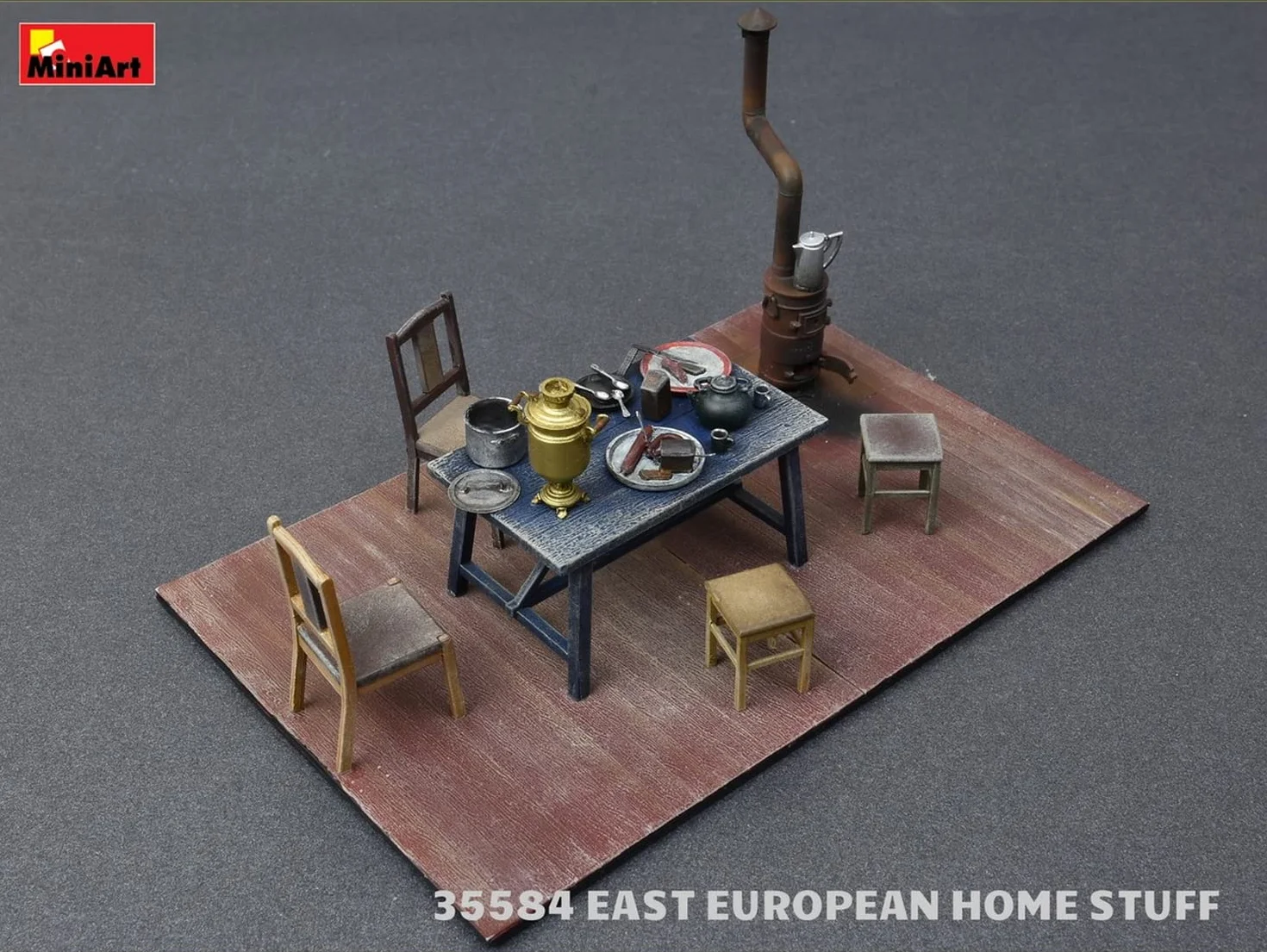 Miniart MIN35584 Kit modello Home Stuff Est Europeo, Vario, Mittel
