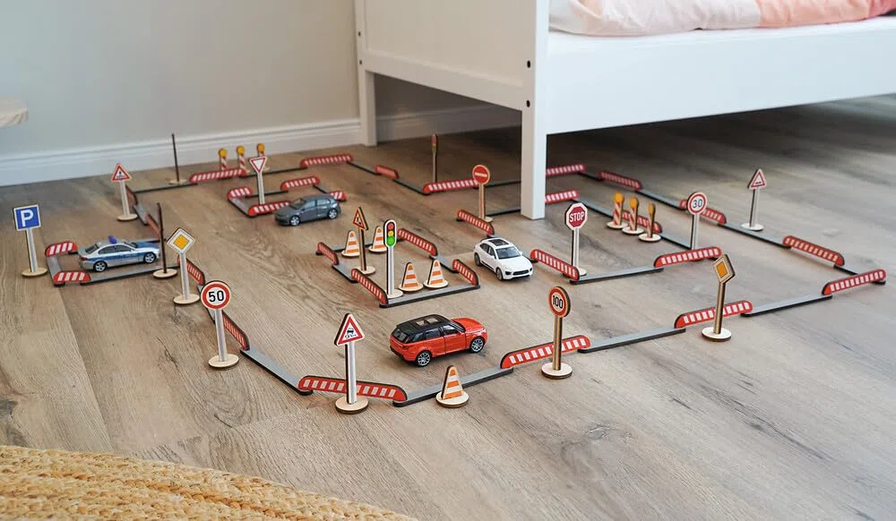 goki 53761 – Il mio grande set di segnali stradali, set di 40 segnali stradali in legno, gioco educativo per bambini a partire dai 3 anni