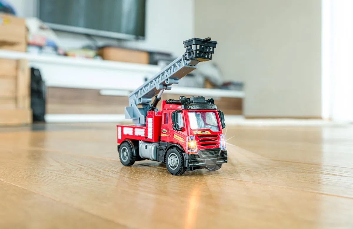 Carson 1:50 Nano City Pompieri 2.4GHz – Auto radiocomandata, veicolo RC, autonomia di 40 minuti, giocattolo per bambini, mezzo da costruzione, auto telecomandata, rosso