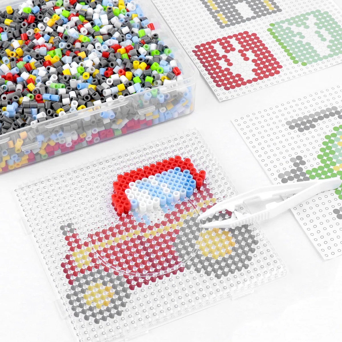 Homgaty 5000PZ Perline da Stirare 5 mm, Set Completo con Accessori, Kit Creativo Fai da Te con Tanti Modelli, Idea Regalo per Bambini e Adulti (Trasporto meccanico)
